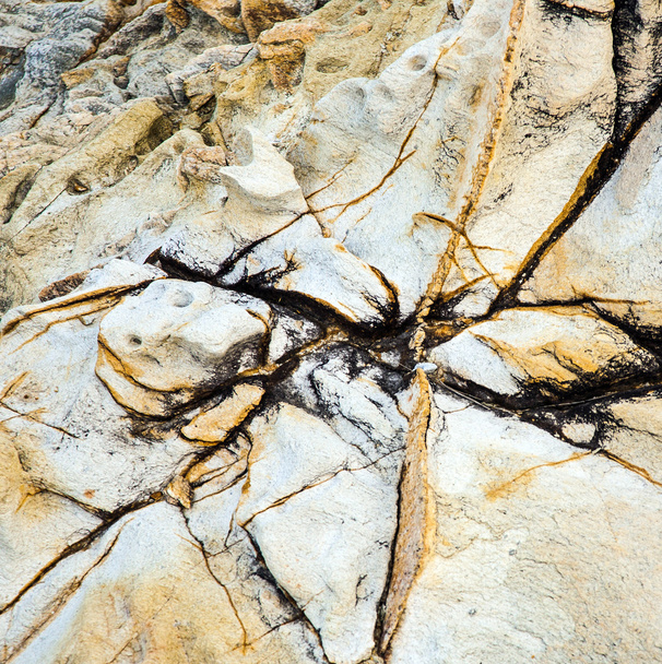 Hermoso patrón en piedra en la costa
 - Foto, Imagen