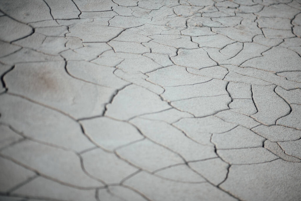 textura de suelo marrón seco agrietado como fondo abstracto - Foto, imagen