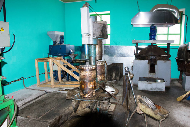 Equipamento para prensa de moinho de óleo, aperto de óleo, entrega de óleo para pesagem, poço de recebimento de grãos - Foto, Imagem