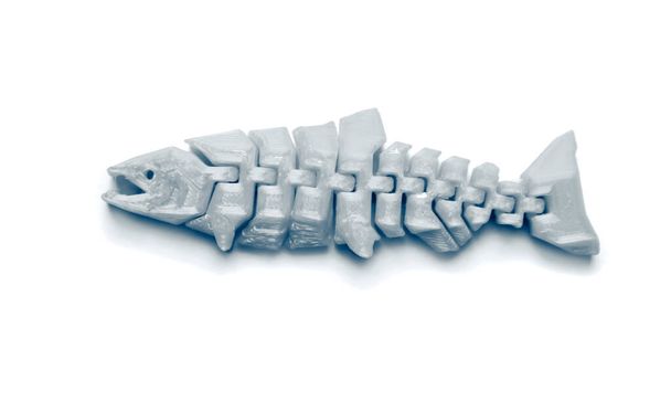 Leuchtend hellgelbes Objekt in Form von Fischspielzeug auf 3D-Drucker gedruckt - Foto, Bild