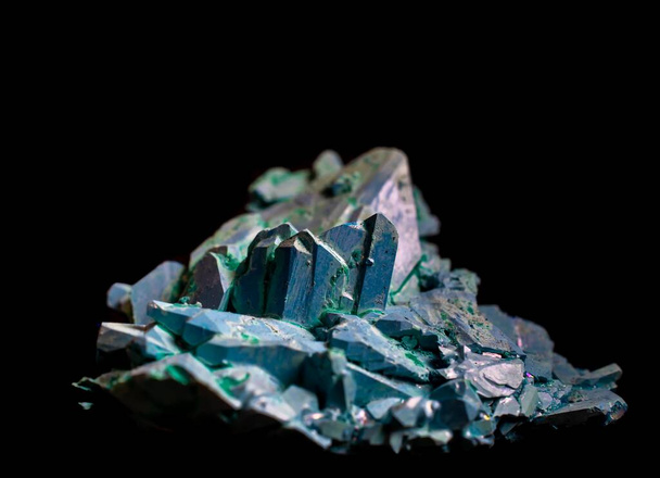 copper ammonium carbonate. blue crystals on a black background. macro. - Foto, Imagem