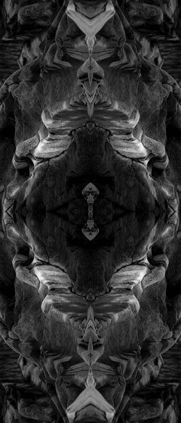 Psychedelische abstracte gezichten, gemaakt met Sea Rocks, Symmetrische caleidoscoop spiegel, Abstracte achtergrond. - Foto, afbeelding