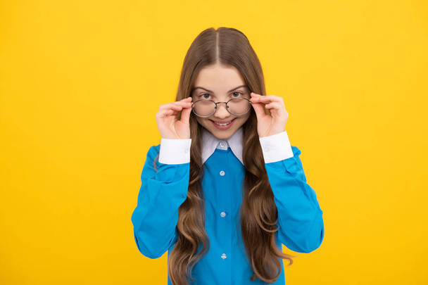 Through my eyeglasses I see just fine. Happy girl child wear eyeglasses. Trouble seeing. Vision correction. School education. Stay focused. - Fotografie, Obrázek