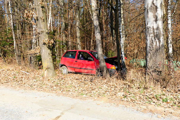 wypadek samochodowy lub wypadek samochodowy, zagrożenia w ruchu drogowym i mobilność - Zdjęcie, obraz