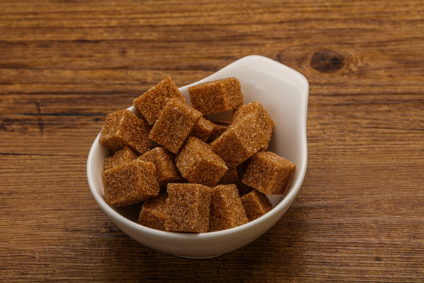 Brown cane sugar cubs in the bowl - Fotó, kép