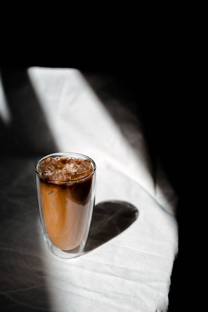 Close-up glass of iced coffee with milk on the table - Fotografie, Obrázek