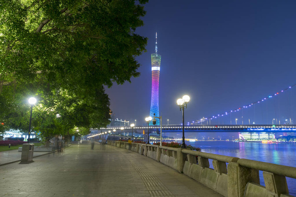 Canton TV Tower w nocy, Guangzhou, Chiny - Zdjęcie, obraz
