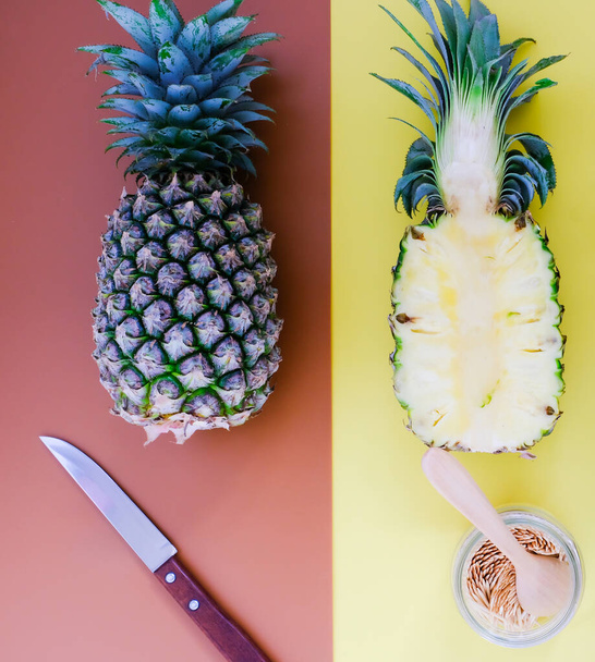 Čerstvé ananas z farmy, pochází z trhu, umístěn v kuchyni. - Fotografie, Obrázek
