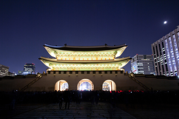 Gwanghwamun maior portão do Palácio Gyeongbokgung
 - Foto, Imagem