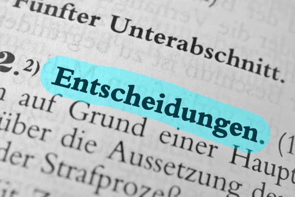 Entscheidungen é a palavra alemã para Decisões - marcador azul - Foto, Imagem