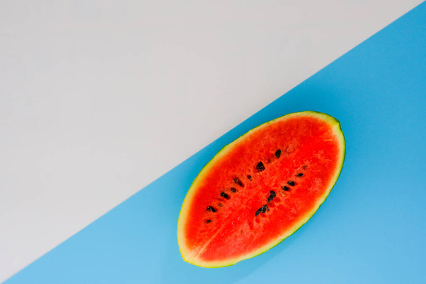 Watermeloen is een zeer populair fruit geteeld in de tropen. - Foto, afbeelding