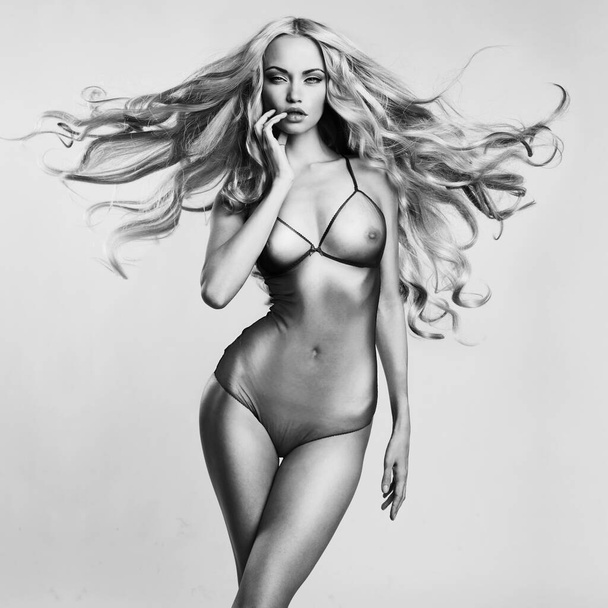 Fashion portrait of elegant woman with luxurious hair. Sexy yong lady with perfect body - Фото, изображение