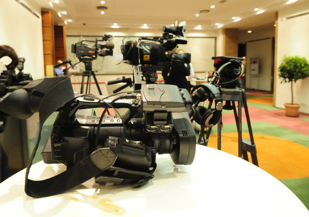 メディアビジネスでの録画と放送のためのプロ仕様のビデオカメラです - 写真・画像