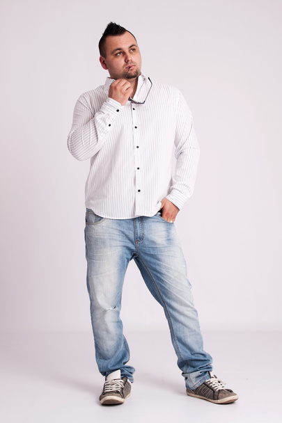 Young businessman in white shirt - Foto, afbeelding