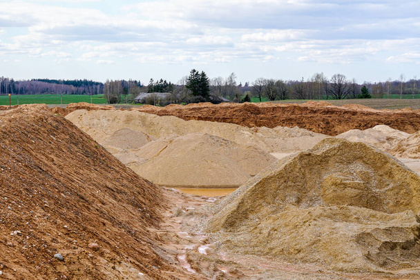 view of a gravel and pebble quarry with piles of materials of different fractions - Foto, Imagem