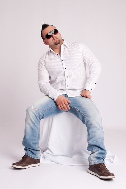 Young businessman in white shirt - Foto, Imagen