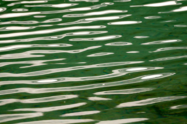 мельком и подробно о озере Товель в Трентино-Альто-Адидже в Италии - Фото, изображение