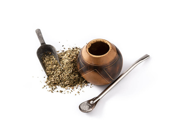 Herbata Yerba mate izolowana na białym tle. Tradycyjny napój argentyński - Zdjęcie, obraz