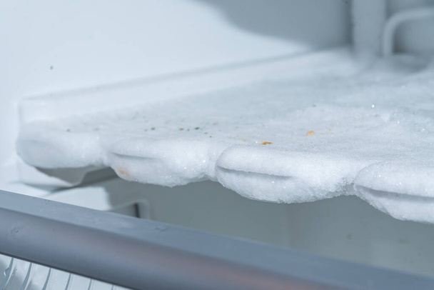 Congelador sin escarcha es helado y poder guzzler - congelación profunda - Foto, Imagen