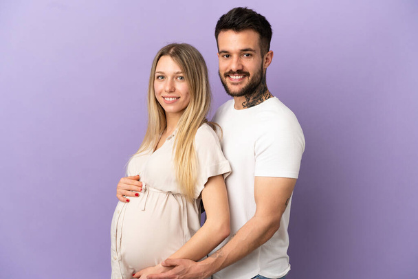 Молода пара вагітна і щаслива
 - Фото, зображення
