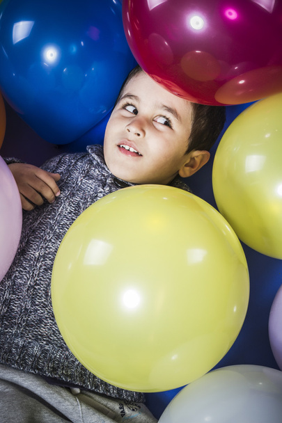 Boy playing with balloons - Foto, Imagem