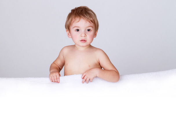 Хлопчик 2-3 роки, студійний знімок
 - Фото, зображення