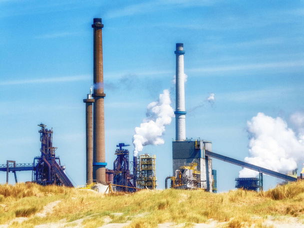 Tata Steelworks in IJmuiden, Velsen, Pohjois-Hollanti, Alankomaat, Alankomaiden suurin teollisuusalue, 2 masuunia, 2 koksaussuunnitelmaa - Valokuva, kuva