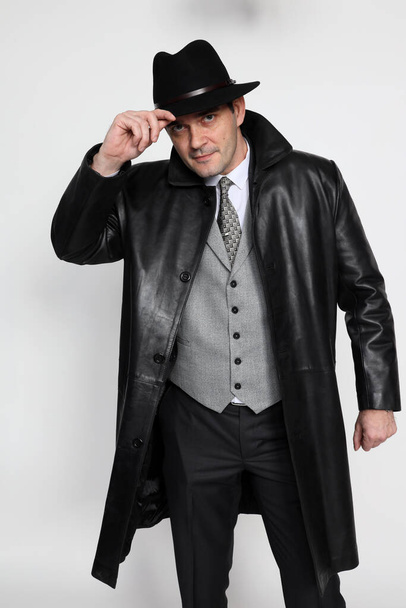 Handsome middle aged  gangster man posing in studio on isolated background. Style, elegance, business, gentleman, fashion concept. - Fotoğraf, Görsel