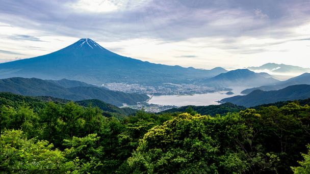 Yazın Shingotoge Dağı 'ndan Fuji Dağı ve Kawaguchiko Gölü Manzarası - Fotoğraf, Görsel