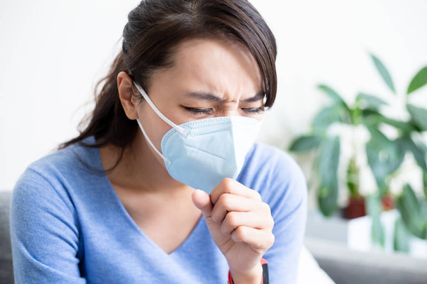 asian woman wearing face mask is sick and coughing in the living room at home - Zdjęcie, obraz