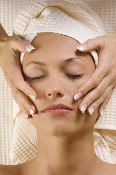 Hands massage near head - Фото, зображення