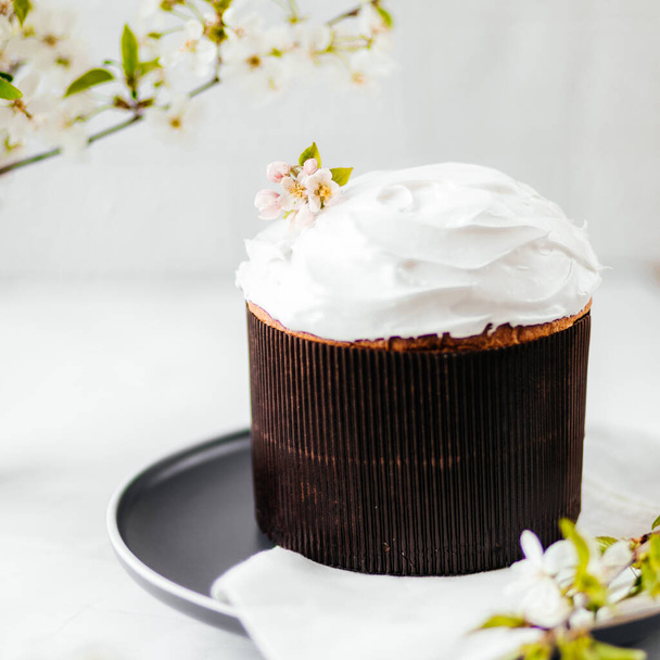 National Russian Easter bread Pasxa Kulich Pasha on a dark background , sliced  - 写真・画像