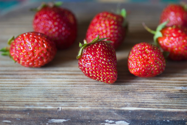 reife Erdbeeren in einer Reihe - Foto, Bild