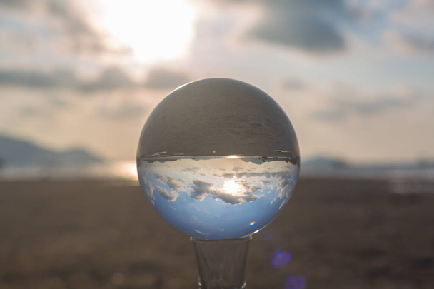 auringonlasku auringonnousu näkymä sisällä kristalli pallo - Valokuva, kuva