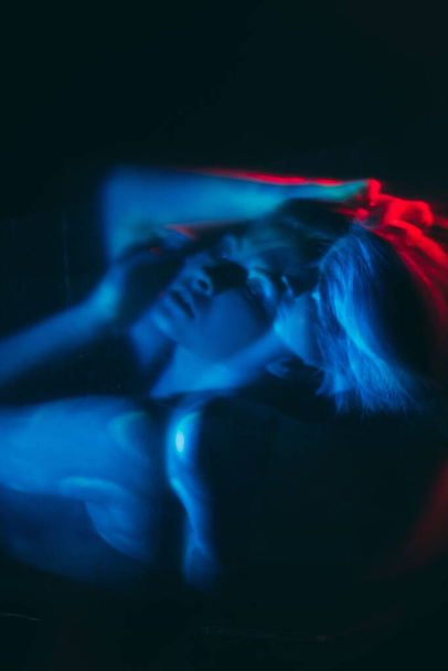 nightmare anxiety dark silhouette disturbed woman - Foto, imagen