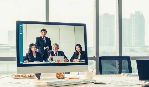 Βιντεοκλήση επιχειρηματίες συνάντηση σε εικονικό χώρο εργασίας ή απομακρυσμένο γραφείο - Φωτογραφία, εικόνα