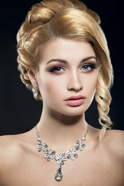 Beautiful woman with evening make-up and hairstyle - 写真・画像