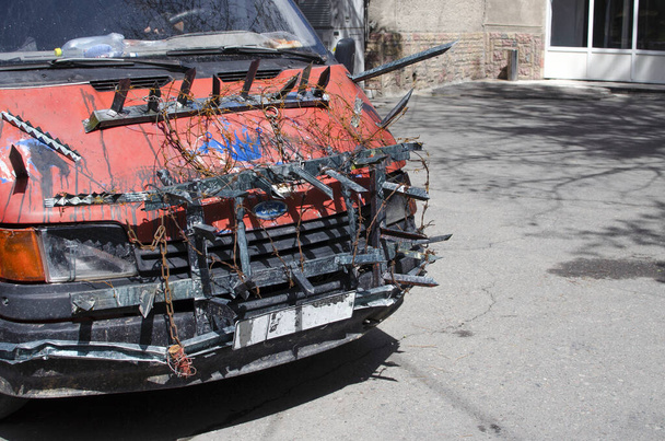 The car is welded with barbed iron and barbed wire. - Photo, Image