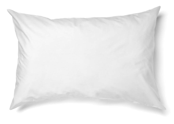 primer plano de una almohada blanca sobre fondo blanco - Foto, Imagen