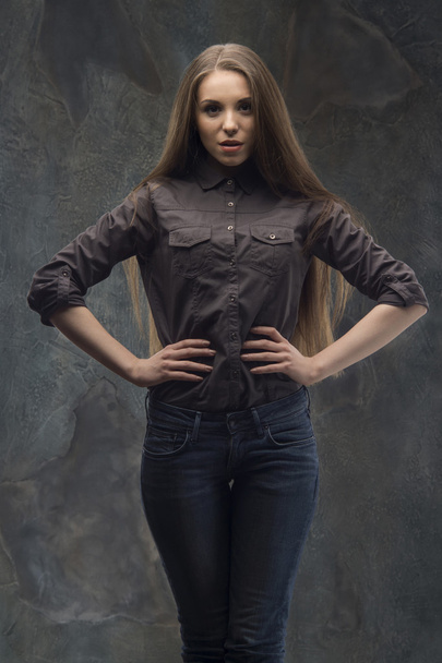 Woman half length on dark background - Zdjęcie, obraz