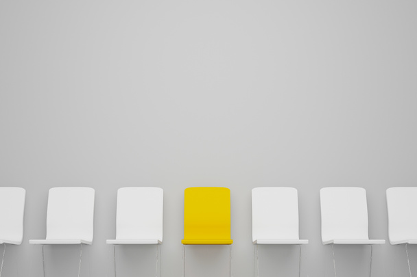 Видатний стілець поспіль. Жовтий стілець виділяється з натовпу. Управління людськими ресурсами та концепція рекрутингу бізнесу. 3d ілюстрація
 - Фото, зображення