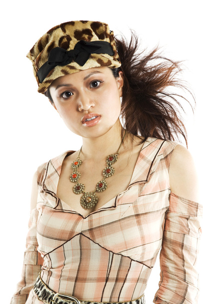 ένα απομονωμένο μόδας πλάνο του μια όμορφη νεαρή γυναίκα της Ασίας - Φωτογραφία, εικόνα