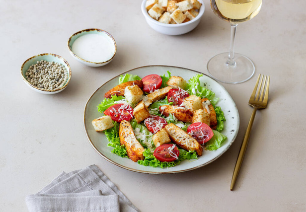 Caesar salad with chicken. Healthy eating. Diet Recipes - Fotografie, Obrázek