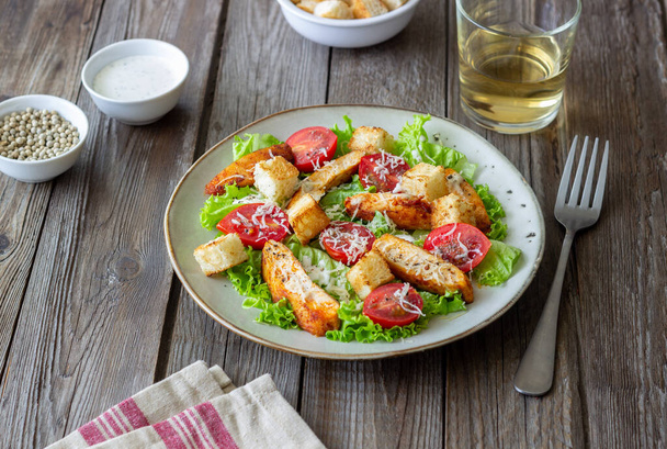 Caesar salad with chicken. Healthy eating. Diet Recipes - Фото, изображение