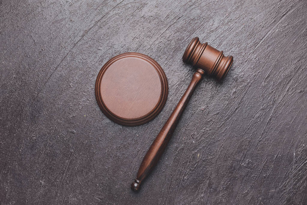 Soudce kladívko na barevném pozadí - Fotografie, Obrázek