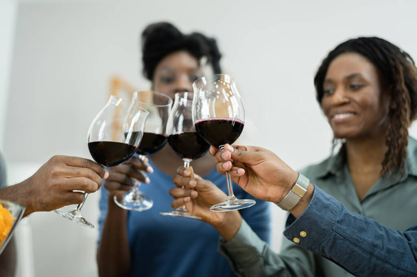 African Friends Red Wine Toast Cheers During Celebration - Foto, Imagen