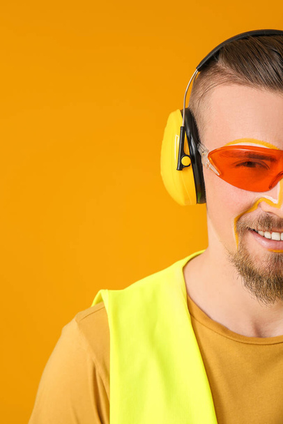 Stylish male worker on yellow background - Photo, Image