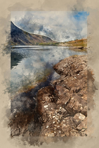 Aquarelle de paysages magnifiques de Wast Water et Lake District Peaks le jour de l'été reflétée dans le lac parfait - Photo, image