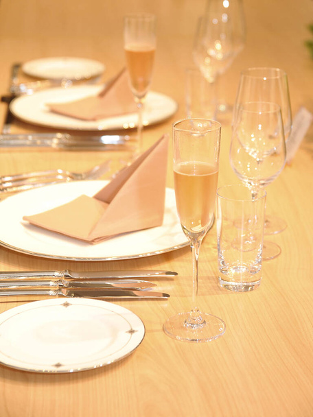 Bridal image show party, elegant and splendid, very elegant and wonderful table setting - Photo, Image