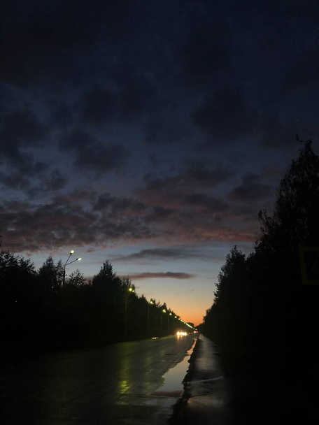 Evening streets of the Moscow region. Atmospheric sunset - Φωτογραφία, εικόνα